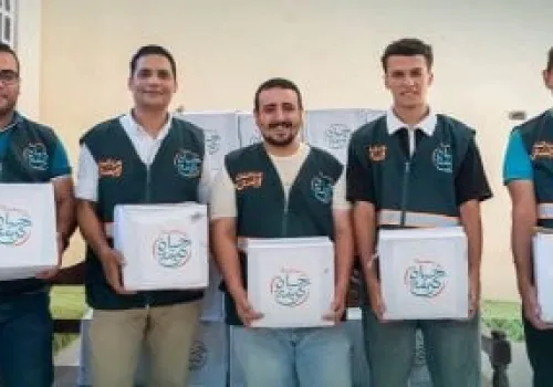 حياة كريمة تعزز التكافل الاجتماعي بتوزيع 20 ألف كرتونة غذائية على الأسر المحتاجة