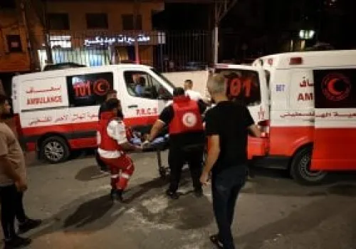 استشهاد مدنيين جراء قصف إسرائيلي على مركبة جنوب دير البلح في غزة