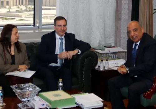 وزير الكهرباء المصري يبحث تعزيز التعاون مع بريطانيا في مجالات الطاقة المتجددة وأنظمة التخزين