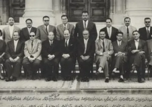 جامعة القاهرة تكشف عن صورة تاريخية لمجلس كلية الحقوق تعكس إرثاً قانونياً رائداً
