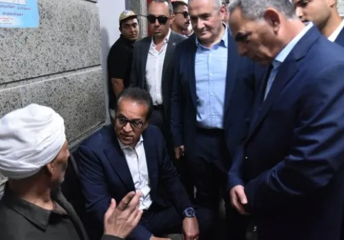 الصحة المصرية تؤكد: المرضى يتلقون جرعات العلاج فوراً لحين استصدار قرارات نفقة الدولة