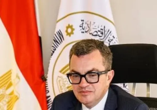 وزير التخطيط يعقد اجتماعًا لمتابعة خطة الربط الإلكتروني والتخلص من التشابكات المالية مع وزارة المالية