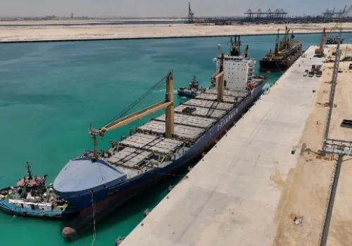 ميناء السخنة يبدأ التشغيل الفعلي باستقبال أولى سفن "ترانس كارجو" في خطوة لتعزيز مكانته كمركز لوجستي إقليمي