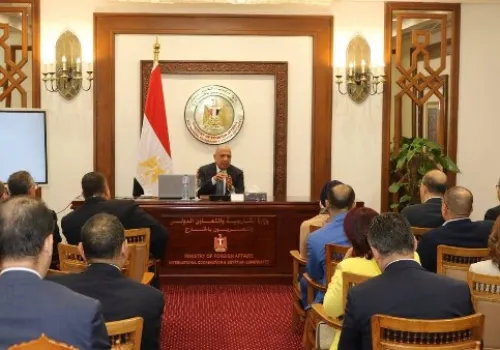 وزير الكهرباء يعرض فرص الاستثمار في الطاقة المتجددة على سفراء مصر الجدد لتعزيز الصناعة المحلية