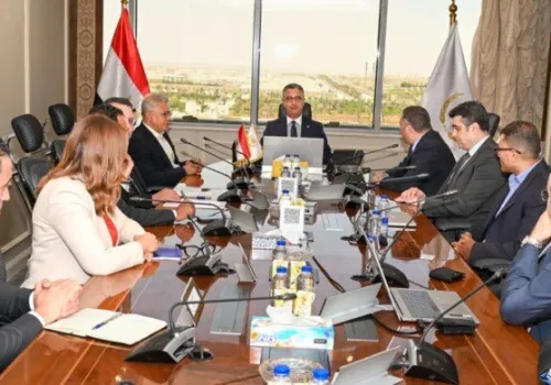 وزير التموين يبحث مع أورنج سبل تعزيز التحول الرقمي والدفع الإلكتروني في مشروع كاري أون