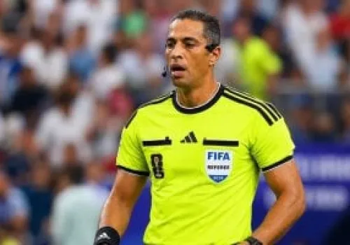 أمين عمر يقود طاقم تحكيم مصري لمباراة الأهلي السعودي وأوكلاند في كأس الإنتركونتيننتال