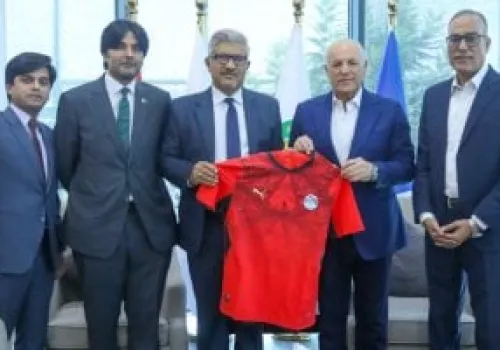 هاني أبو ريدة والسفير الباكستاني يتباحثان سبل تعزيز التعاون الرياضي بين مصر وباكستان