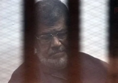 تصريح محمد مرسي حول أزمة سيناء يثير غضب المصريين: مساواة مثيرة للجدل بين الخاطفين والمخطوفين