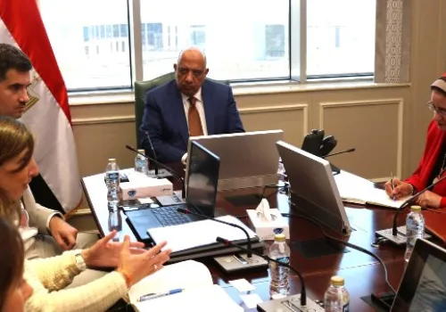 مصر واليونان: وزير الكهرباء يتابع تقدم مشروع الربط الكهربائي لتعزيز التكامل الطاقي الإقليمي