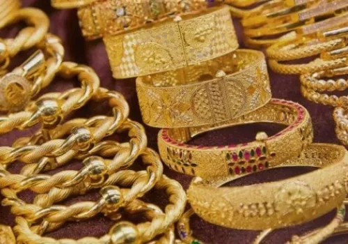 استقرار أسعار الذهب اليوم الثلاثاء: هل حان وقت البيع أم الشراء؟