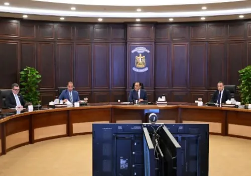 رئيس الوزراء يتابع تنفيذ إجراءات تعيين القيادات الجديدة في الجهاز الإداري للدولة