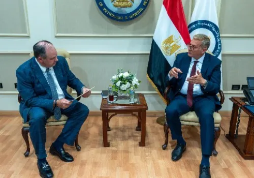 مصر وأباتشي العالمية تتعاونان لتعزيز استكشاف وإنتاج الغاز في الصحراء الغربية