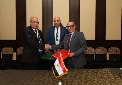 توقيع مذكرة تفاهم بين سلطة الطيران المدني المصرية والمنظمة العربية لتعزيز التعاون في مجال الطيران المدني