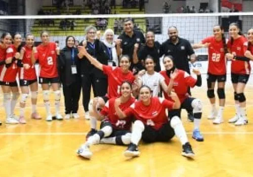 مصر تتأهل لنهائي بطولة أفريقيا للناشئات في الكرة الطائرة بعد انتصار ساحق على الجزائر