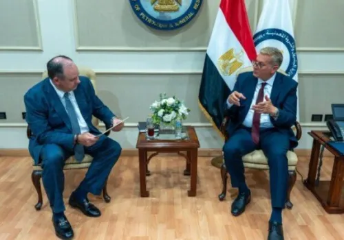 وزير البترول يبحث مع أباتشي العالمية تعزيز التعاون في المسح السيزمي وزيادة إنتاج الغاز والنفط بمصر